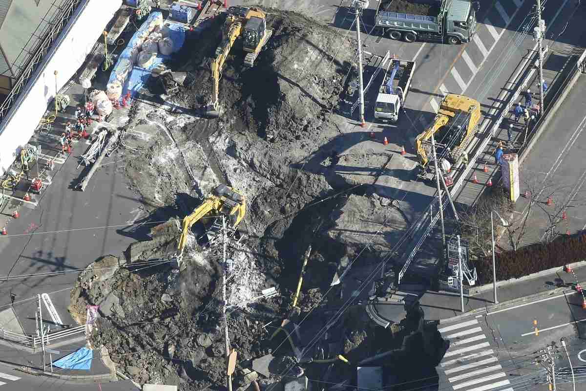 https://japannews.yomiuri.co.jp/wp-content/uploads/2025/01/road-collapse2.jpg