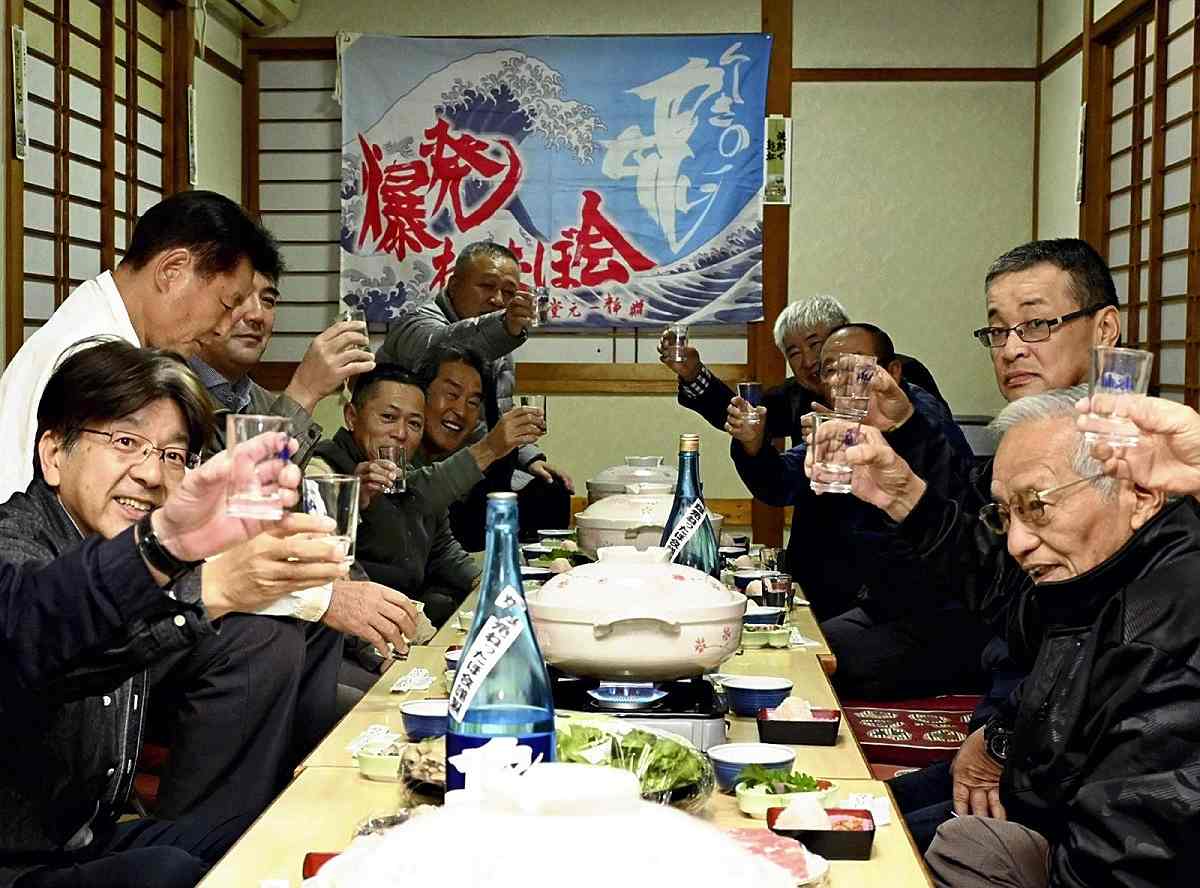 City in Kagoshima Aims to Pass on Culture to Future Generations; First to Declare All Toasts be Made with Shochu