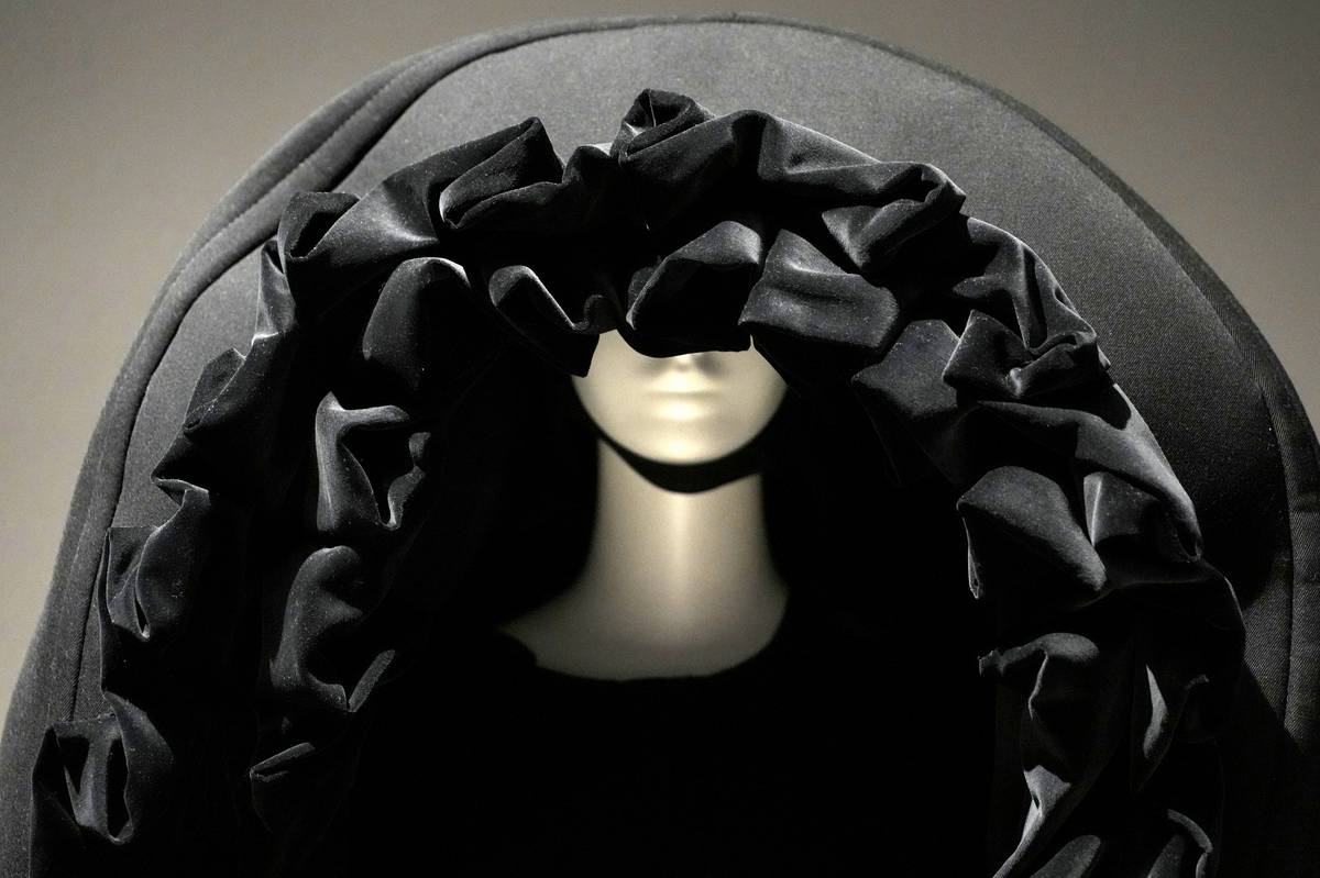 2_Dress, Dreams and Desire_ Fashion and Psychoanalysis