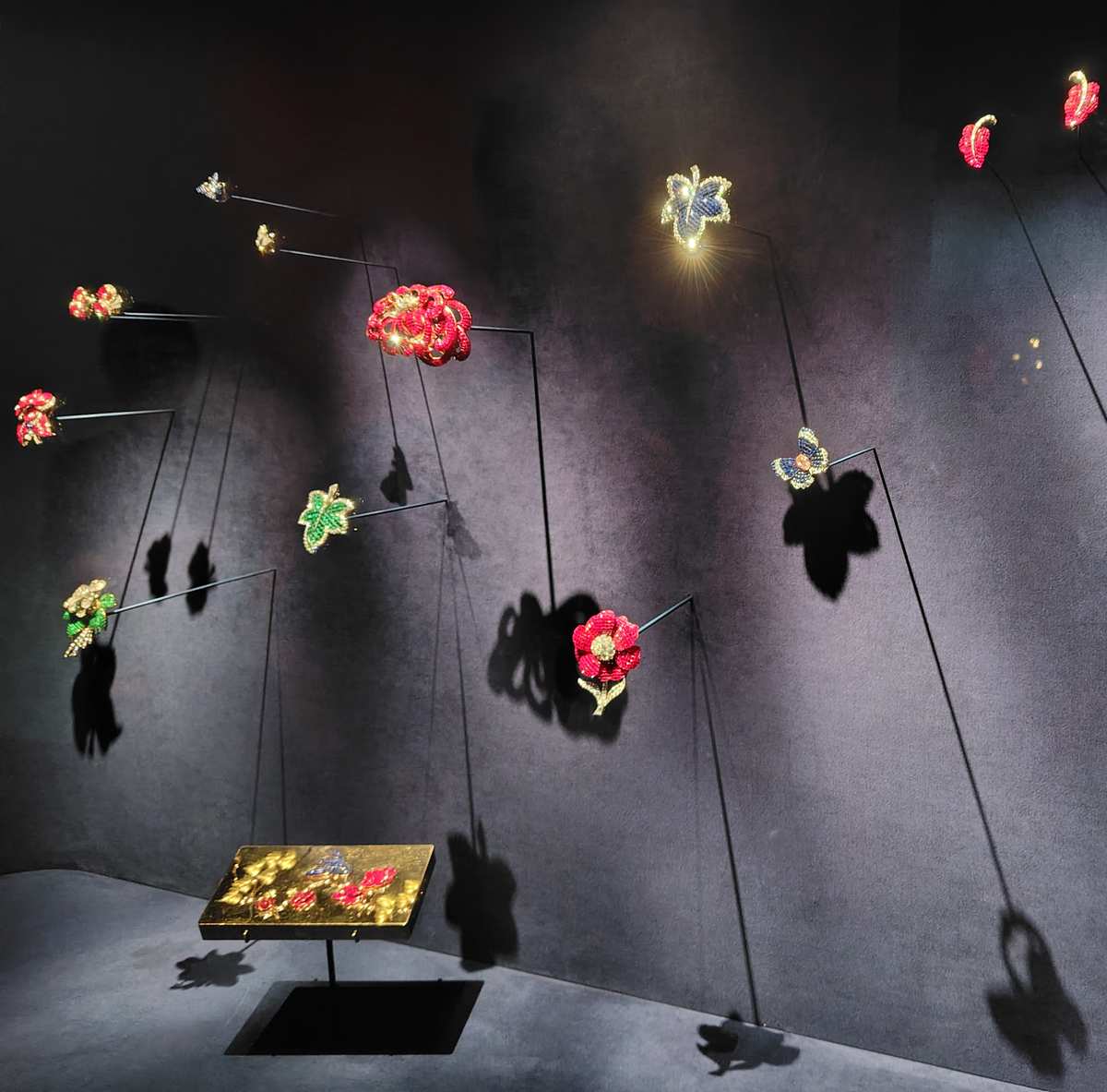 Van Cleef & Arpels Dazzles with Art Deco Artisanry at Tokyo Exhibit