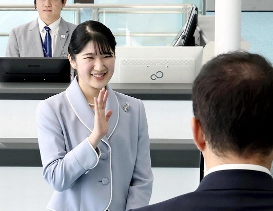 Princess Aiko Leaves for Official Laos Visit