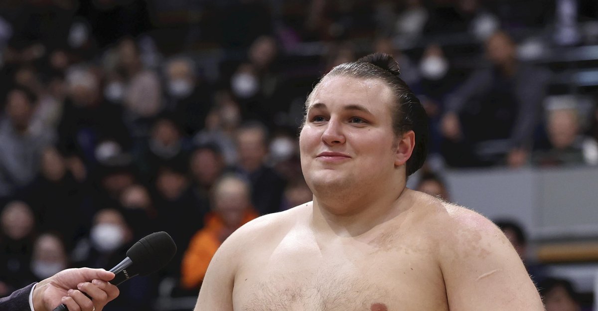Ukrainian Sumo Wrestler Aonishiki Realizes His Dream in Japan, Proves It with Victory at Kyushu Grand Sumo Tournament