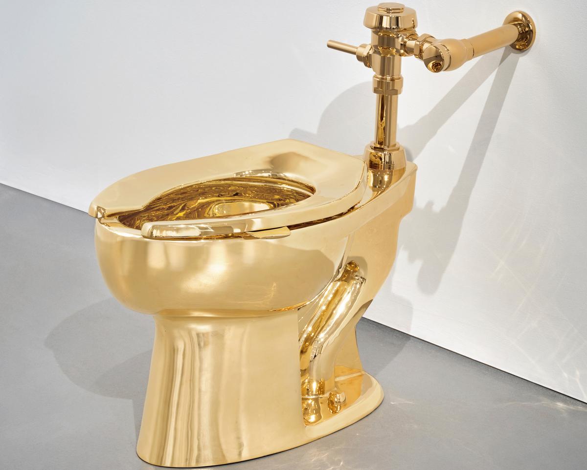 Art Golden Toilet-1