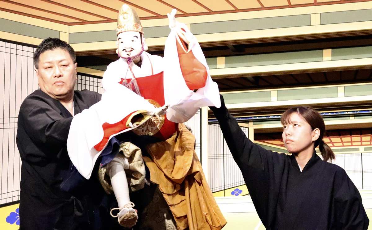 Hyogo: Traditional Puppet Theater Company on Awaji Island Creates Buzz Online with Innovative Shows, Puppet Dance Videos