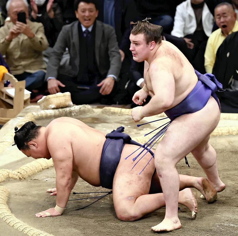 Aonishiki Caps Chaos in Kyushu Grand Sumo Tournament with Playoff Win over Hoshoryu