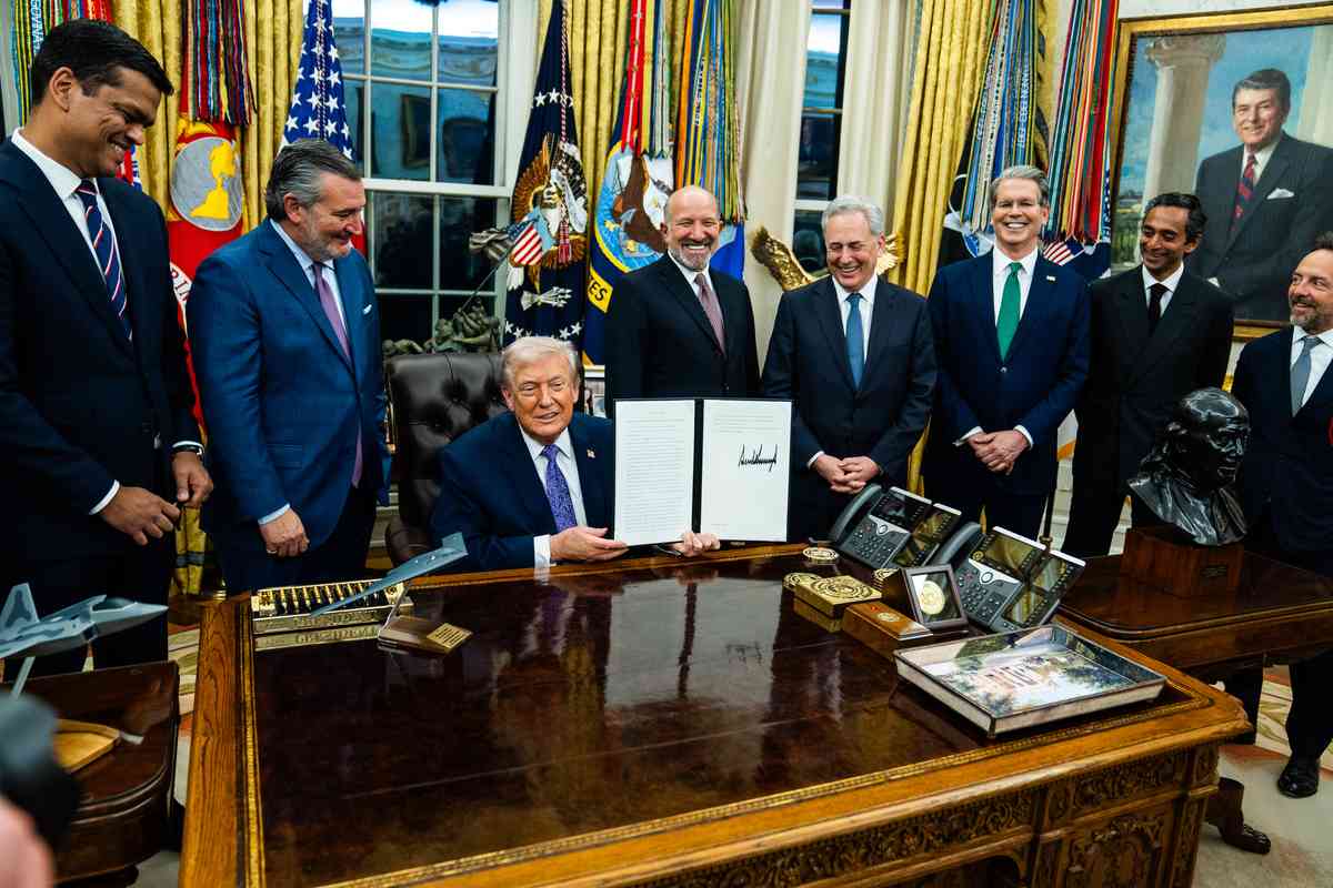 Trump Defies GOP Critics by Signing Controversial Order Threatening States over AI Laws