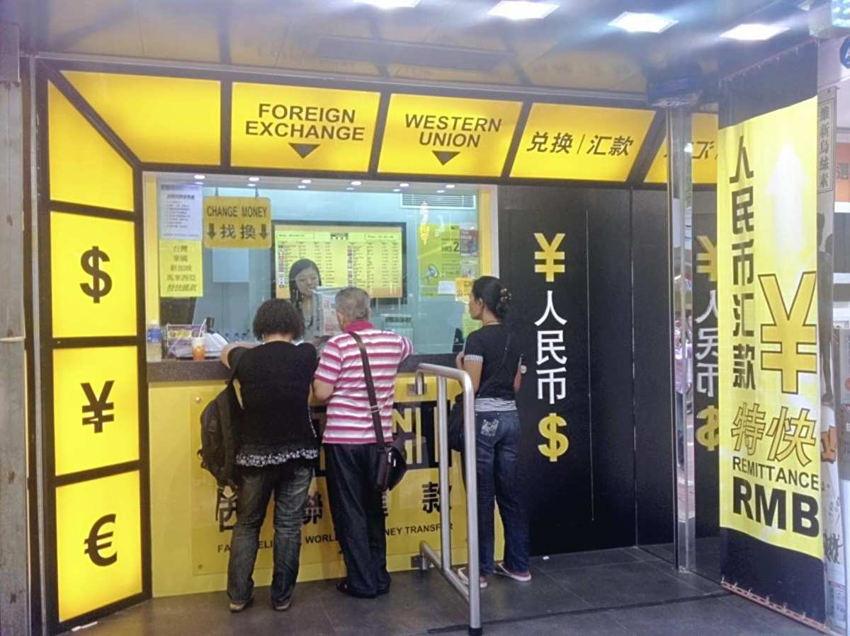 2 Japanese Robbed of ¥58 Mil. in Hong Kong; Japanese, Chinese Suspects Arrested (UPDATE 1)