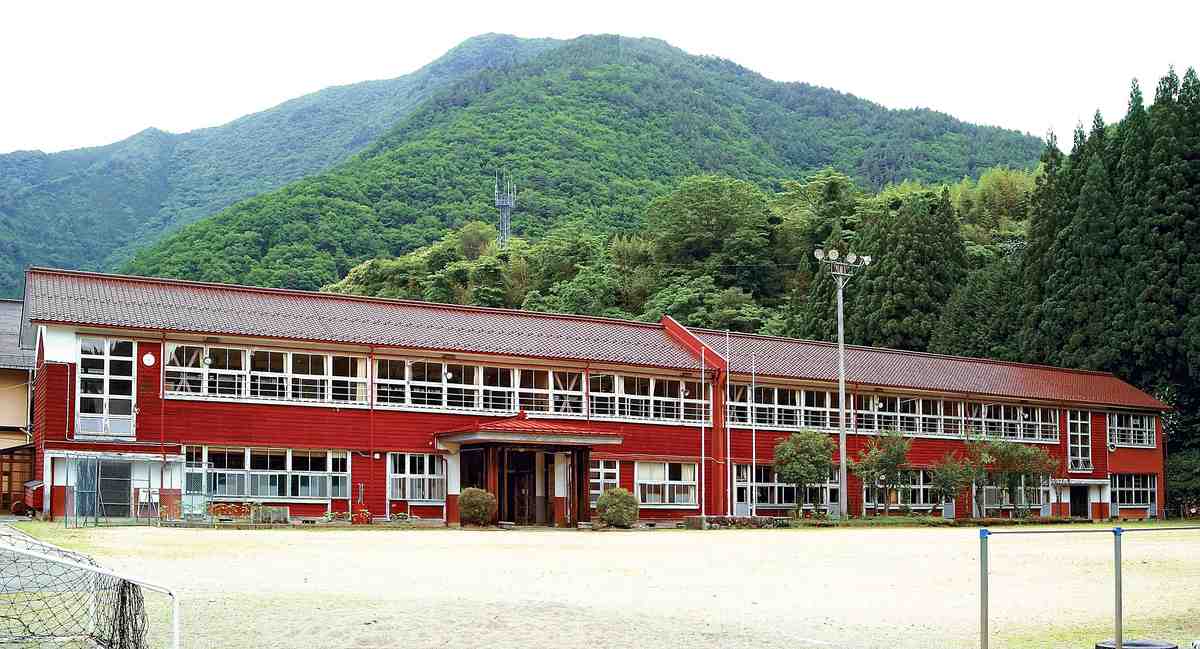 Art Project Calls for Proposals for Event at Closed School in Gero, Gifu Pref., Looks to Give Form to Shared Memories