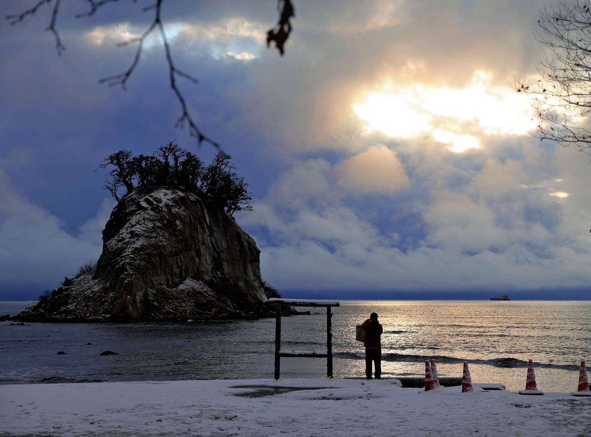 Japan Remembers Victims of Noto Quake, Heavy Rain 2 Years After Disasters