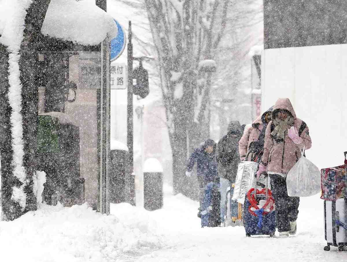 Japan’s North Hit with Heavy Snow; Multiple Areas Record Season’s Lowest Temp