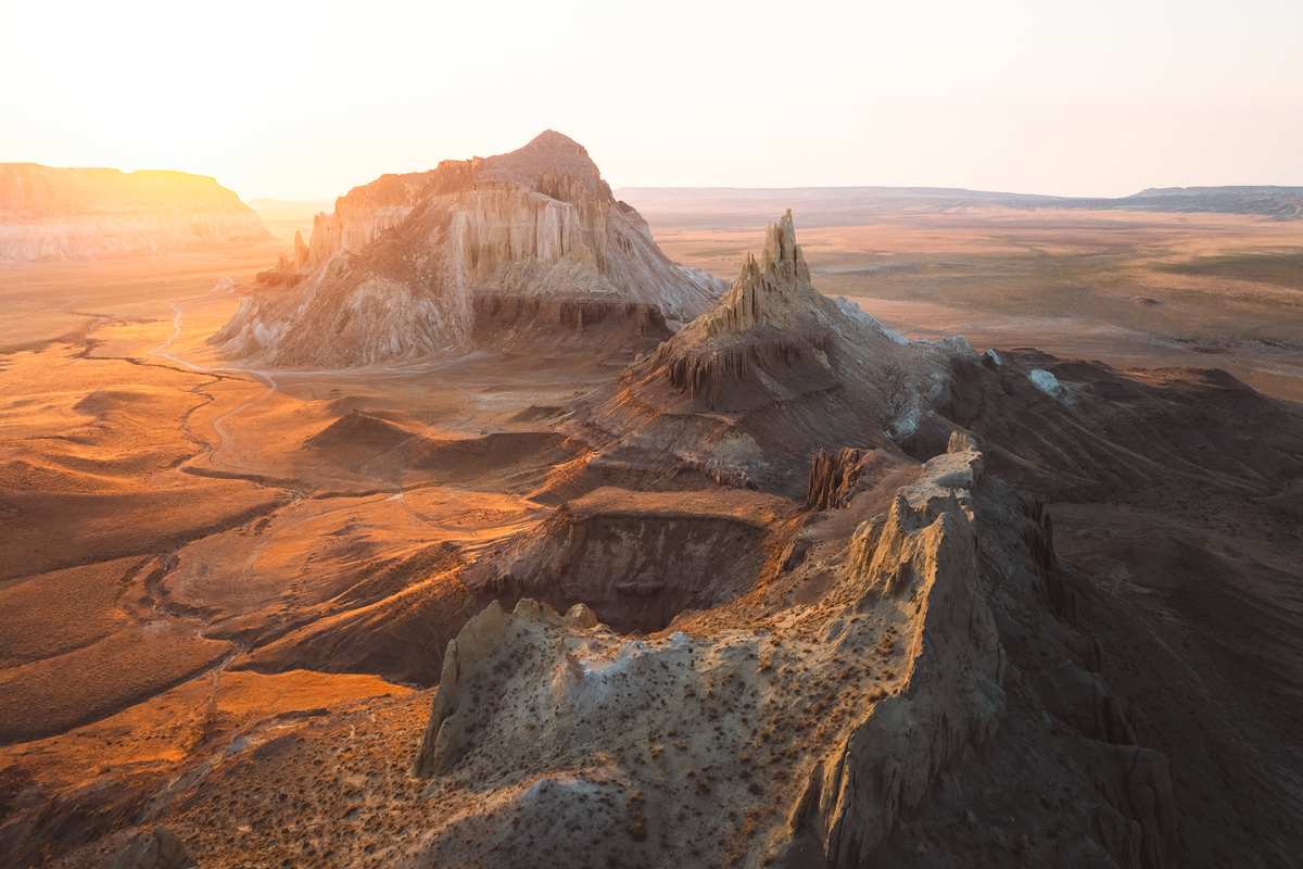 A Silk Road Moonscape, with No Americans in Sight
