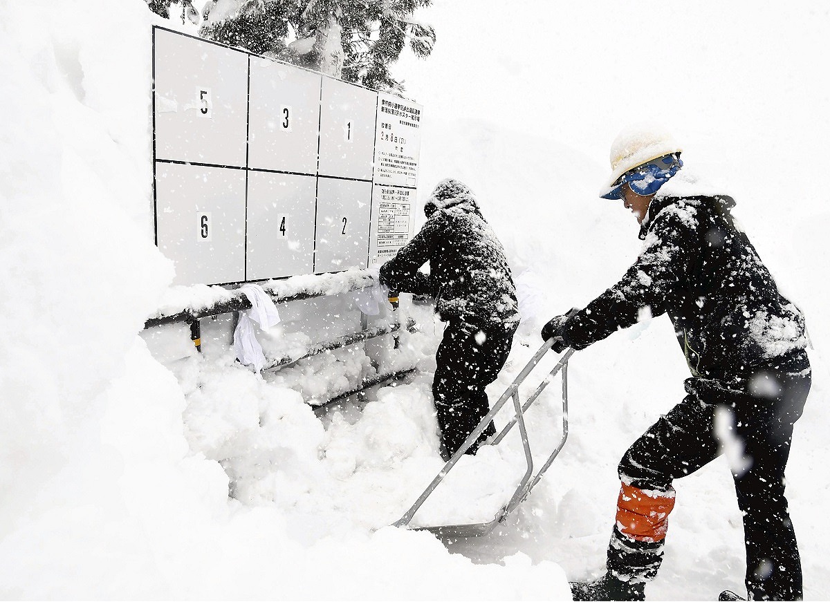 Snow, Bitter Cold Disrupt Election Preparations in Northern Japan; Election Signboard Numbers Cut, Polling Station Opening Times Changed