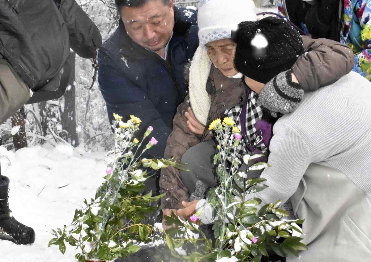 Tottori: 95-Year-Old Japanese Descendent from Philippines Visits Father’s Grave