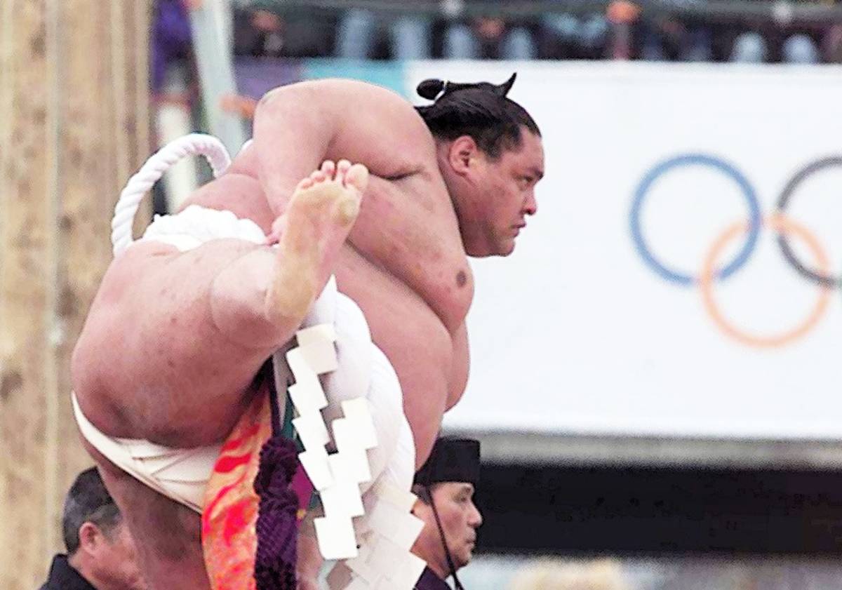 Sumo Scene / Grand Sumo Wrestlers Demonstrate Japan’s National Sport at Olympics, Show Internalization of Sport