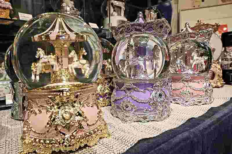 Tokyo: Setagaya's wonderful antique snow globes - The Japan News