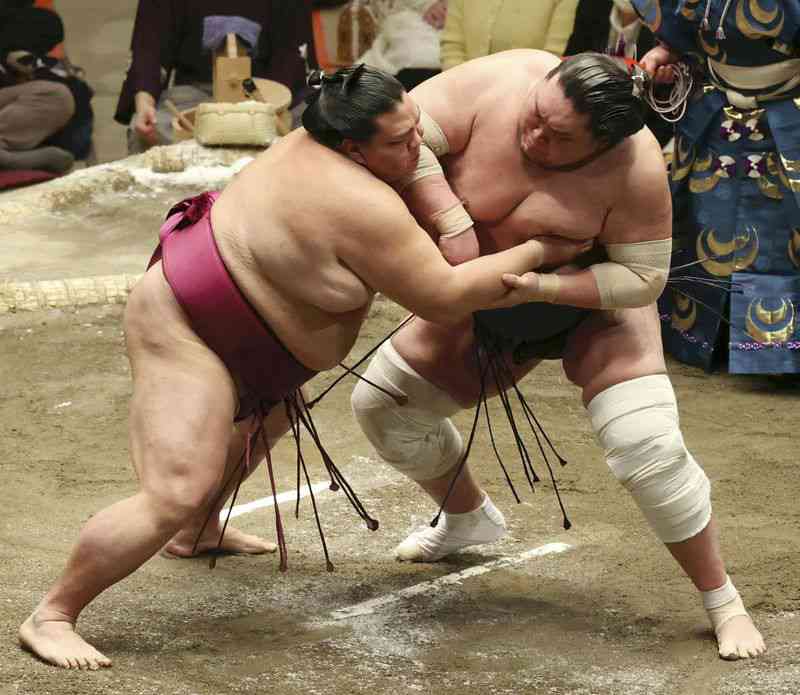 SUMO/ Takakeisho clinches his third championship in fight to finish