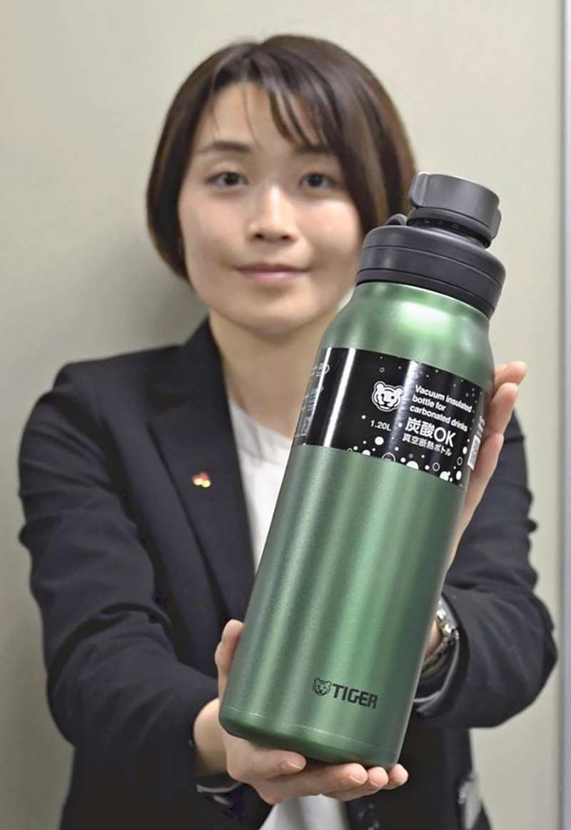 Tiger's new water bottle for carbonated drinks